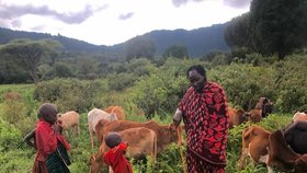 Kanaya Kolong Parkepu (38) z kmene Masajů ukazuje světu, jak si v africkém kmenu žije.