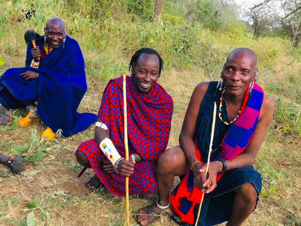 Kanaya Kolong Parkepu (38) z kmene Masajů ukazuje světu, jak si v africkém kmenu žije.