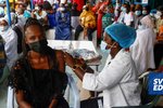 Očkování v senegalském Dakaru. Africe se ale vakcín nedostává.