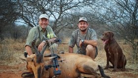 Místo tipů na dobrou večeři si uživatelé webu Discount African Hunts vyměňují zkušenosti se střílením africké zvěře.