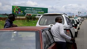 Africký stát Zimbabwe trápí řada ekonomických a sociálních problémů