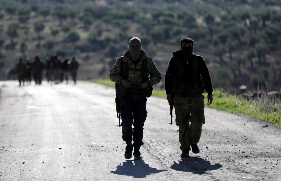 Jednotky Svobodné syrské armády podporované Tureckem obsadily několik čtvrtí severosyrského města Afrín, které dosud ovládaly kurdské milice YPG