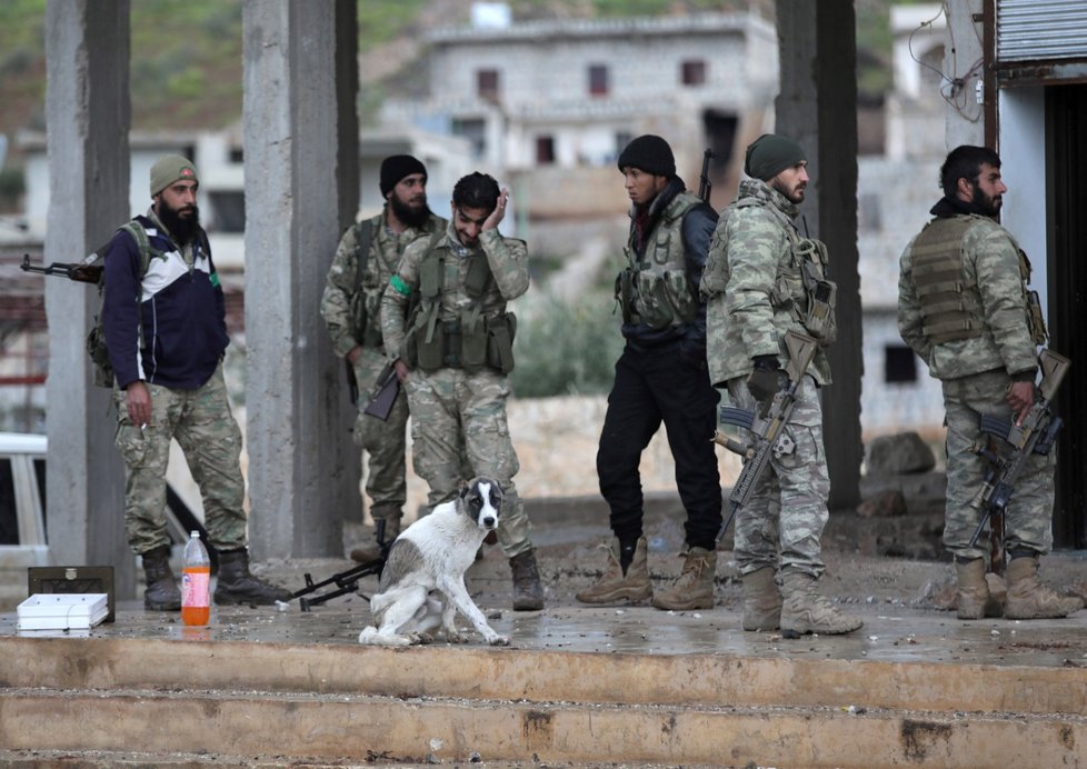 Jednotky Svobodné syrské armády podporované Tureckem obsadily několik čtvrtí severosyrského města Afrín, které dosud ovládaly kurdské milice YPG