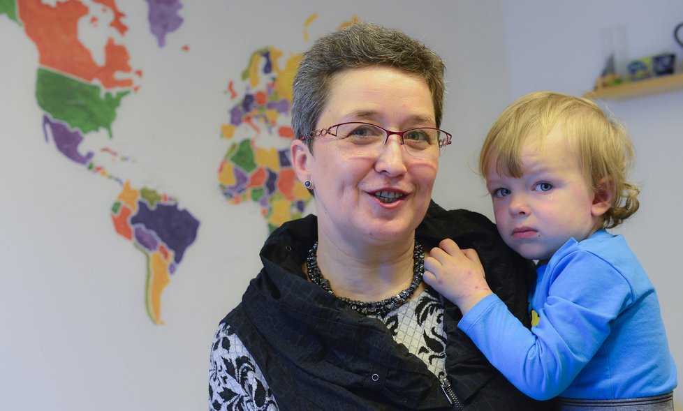 Mezinárodní maminka. I takovou přezdívku by mohla mít Petra Ferjenčíková (58) z Choltic. Rodinu zapojila do organizace AFS Mezikulturní programy, a domov tak u ní postupně našli tři zahraniční studenti.