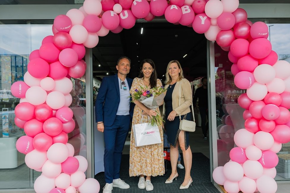 Agáta Hanychová je už mnoho let tváří obchodu FunBaby. Společně s Monikou Bagárovou a Sandrou Pospíšilovou opět přišly na slavnostní akci obchodu.
