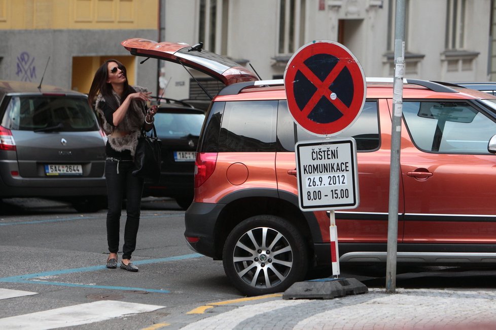 Agáta řídila Prachařovo staré auto značky Škoda už po 14ti denním vztahu