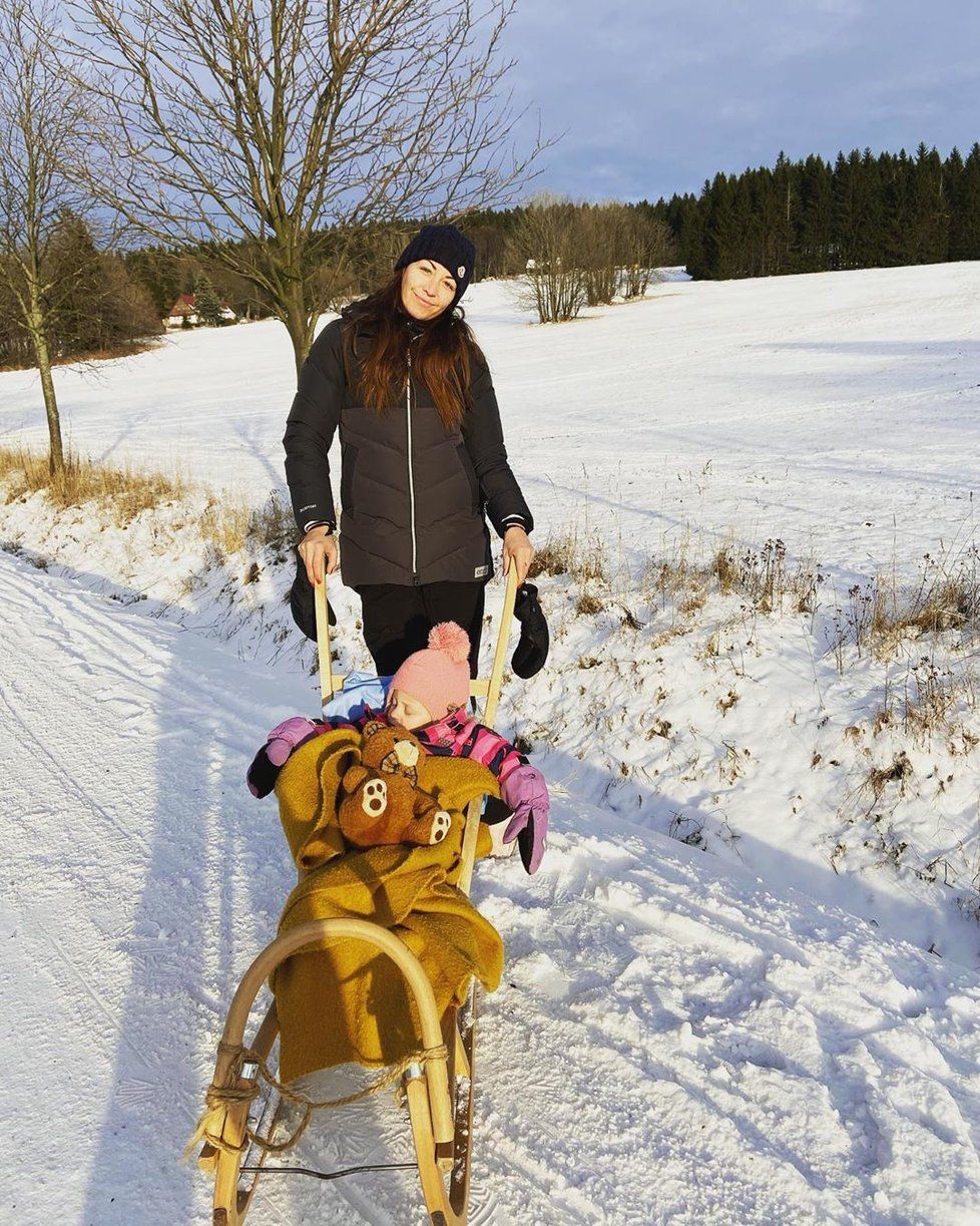 Agáta Hanychová s dcerou Miou na horách