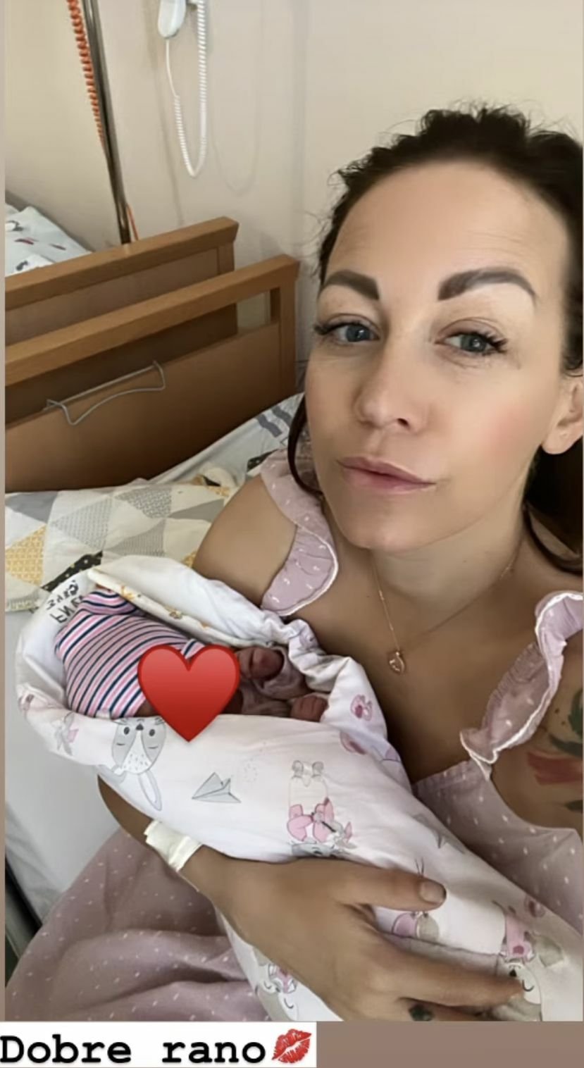 Agáta Hanychová s Rozárkou v porodnici