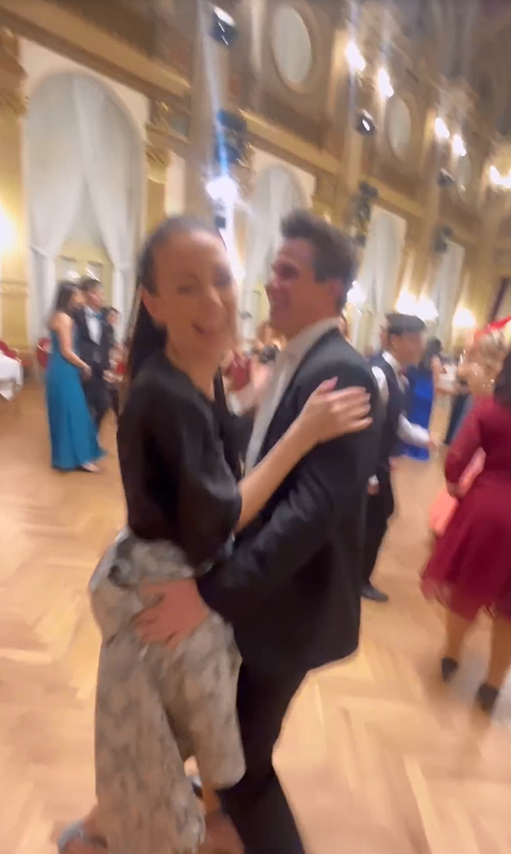 Hříšný tanec Agáty Hanychové a Mirka Dopity na maturáku Korduly