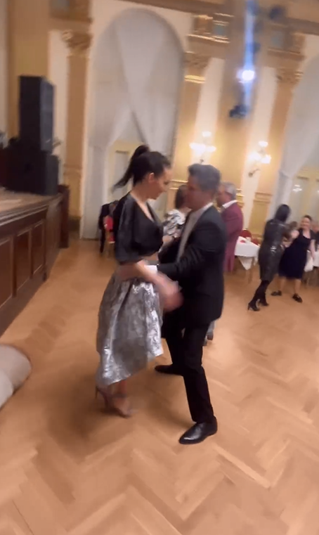 Hříšný tanec Agáty Hanychové a Mirka Dopity na maturáku Korduly