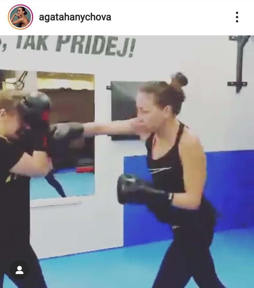 Agáta Hanychová dělá thai box.