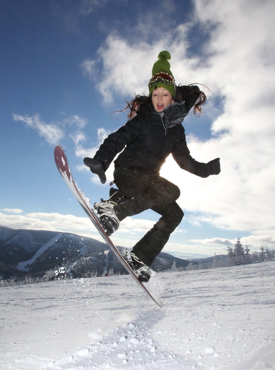 Agáta Hanychová to na snowboardu umí, na snímcích pro Playboy ale každopádně bude mít poněkud jiný »úbor«.