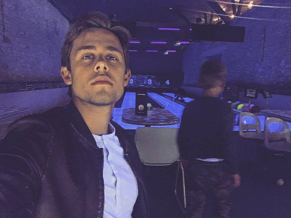 Vincent Navrátil na bowlingu se synovcem Kryšpínem