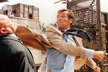 Agent 007 (Roger Moore) v pěstní akci ve filmu Špion, který mne miloval