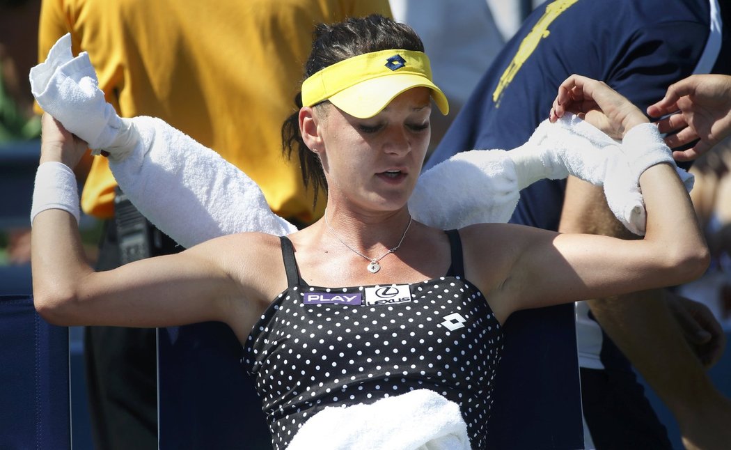 Agnieszka Radwaňská skončila na grandslamovém US Open už ve 2. kole, čtvrtá nasazená prohrála s Číňankou Pcheng Šuaj 3:6 a 4:6