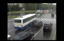 VIDEO: Drsná bitka mezi řidiči v Ostravě!