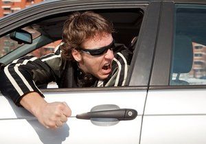 Agresivní řidič (ilustrační foto).