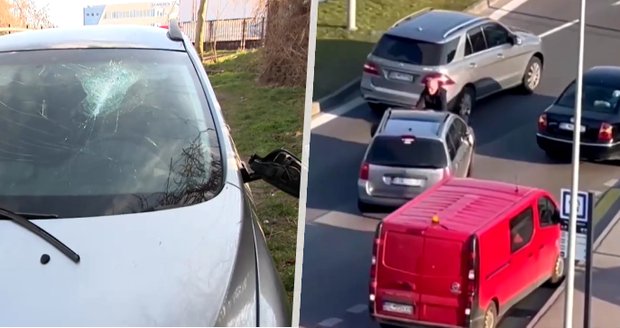 Bizarní video ze Slovenska: Řidička (37) jela po silnici i s rozzuřeným agresorem na kapotě