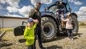 Při Dni otevřených dveří Agrotec Group v Hustopečích bývá největší zájem o jízdu v traktorech.