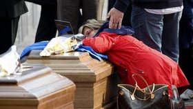 Žena se loučí se svými zemřelými (ze státního pořbu v Aquile)