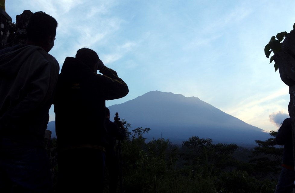 Sopka Agung na Bali, která hrozí výbuchem.
