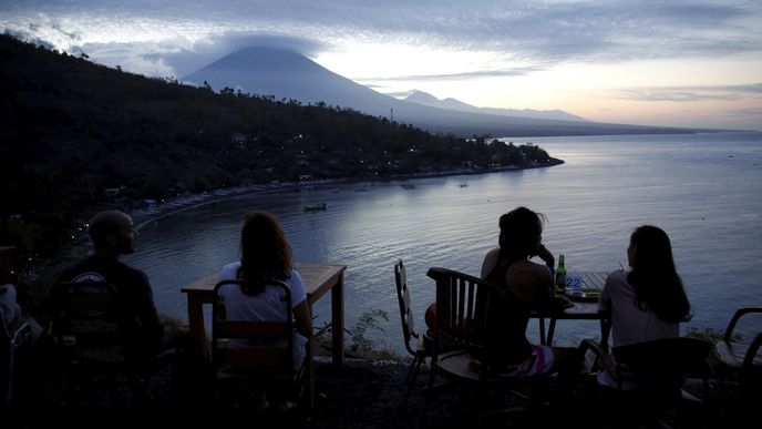 Sopka Agung na Bali, nebezpečí erupce každým dnem roste