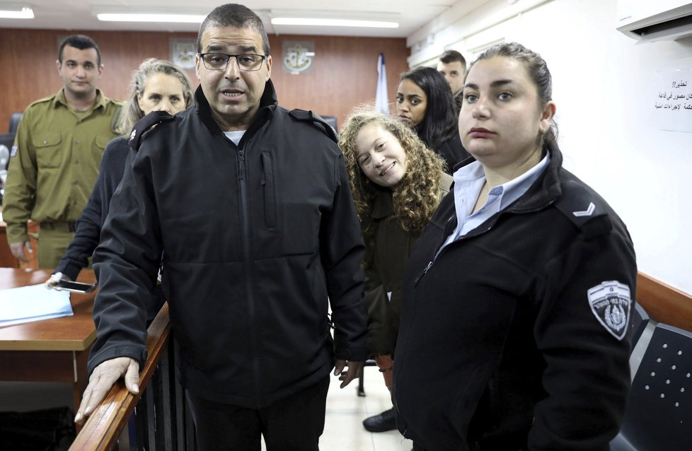 16letá Palestinka Ahida Tamímíová u izraelského soudu