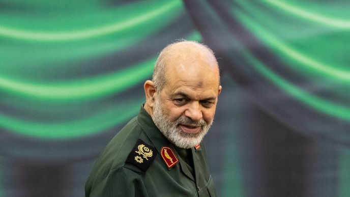 Vrchní velitel íránských Islámských revolučních gard Ahmad Vahidi. Jeho organizace patří k nejmocnějším v zemi, velké slovo má i v tamní ekonomice a osvojila si i používání a těžbu kryptoměn. Vrchní velitel íránských Islámských revolučních gard Ahmad Vahidi. Jeho organizace patří k nejmocnějším v zemi, velké slovo má i v tamní ekonomice a osvojila si i používání a těžbu kryptoměn.