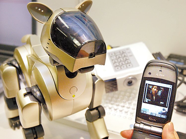 Inteligentní robotický pes AIBO se poprvé objevil v roce 1999