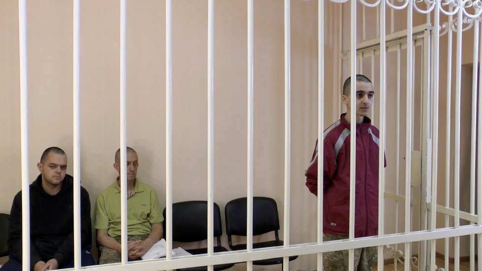 Shaun Pinner, zadržený na Ukrajině, za mřížemi před soudem společně s britským a marockým kolegou