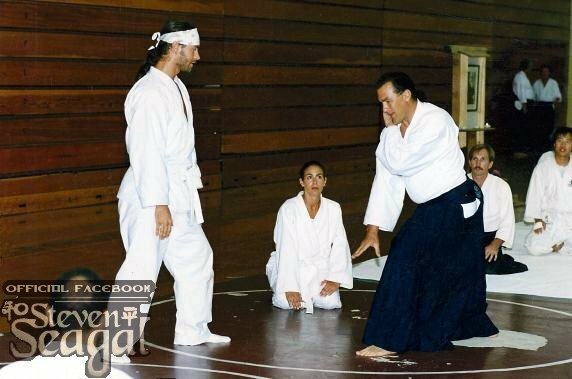 Steven Seagal má 7. dan v aikidu.