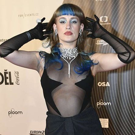 Zpěvačka Aiko: Moje holka je i moje bubenice. Na turné nám to funguje bezchybně Zpěvačka Aiko: Moje holka je i moje bubenice. Na turné nám to funguje bezchybně