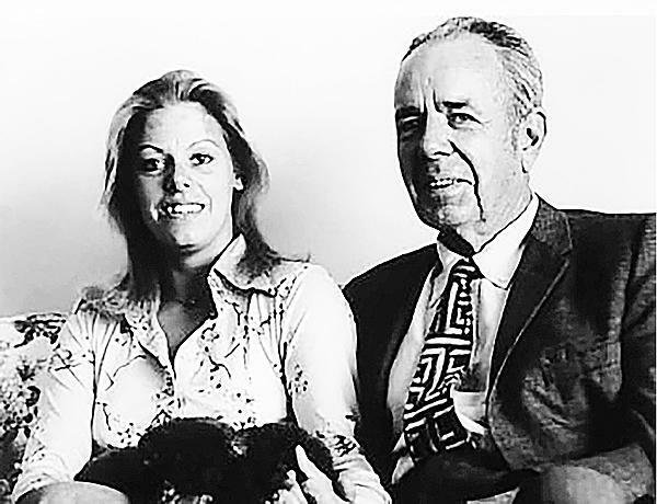 1977: S manželem, kterého bila.