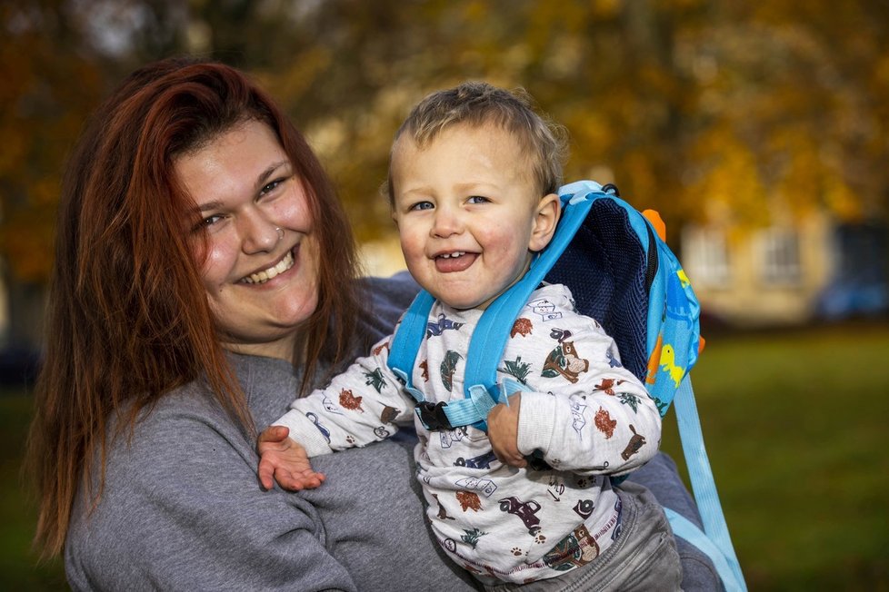 Studentka myslela, že má jen zácpu: Na záchodě pak porodila syna!