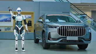 Na návštěvě u Chery: Robotické blondýny, crash testy a dotazy, co zkopírovat Na návštěvě u Chery: Robotické blondýny, crash testy a dotazy, co zkopírovat