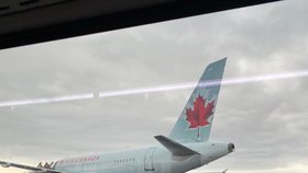 Airbus společnosti Air Canada přišel o část podvozku.