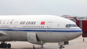 Rasističtí Číňané? „Pozor na černochy, Indy a Pákistánce,“ říká Air China.