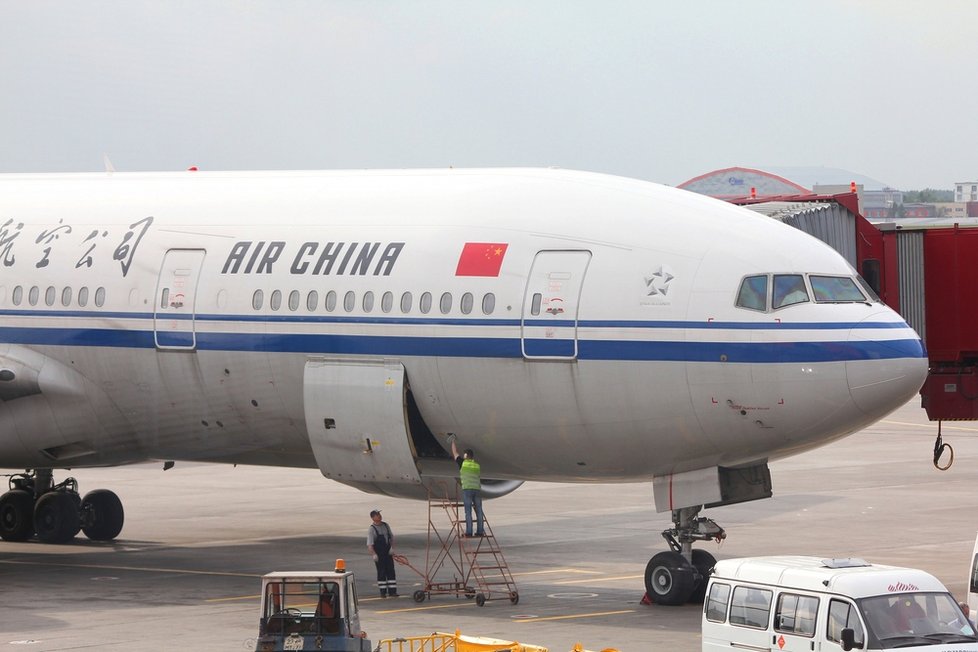 Rasističtí Číňané? „Pozor na černochy, Indy a Pákistánce,“ říká Air China