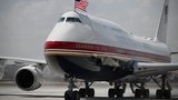 Napsali, že nový Air Force One od Kataru je zranitelný. Trump si novináře předvolal