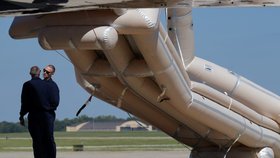Prezidentskému letounu Air Force One se nedopatřením otevřela nouzová skluzavka (10.9.2026).