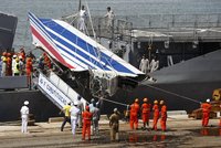 Havárii Airbusu nepřežilo 228 lidí. Za vystresované piloty a vybavení letounu má pykat výrobce i aerolinky