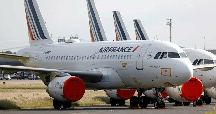 La France annule des centaines de vols, les répartiteurs se préparent à faire grève