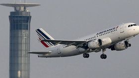 Letadlo společnosti Air France při letu z Mauricia do Paříže muselo nouzově přistát kvůli hrozbě bombového útoku. (ilustrační foto)