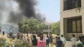 V Indii se zřítilo letadlo s 242 pasažéry mířící do Británie