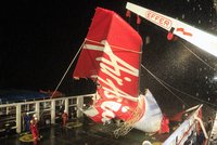 Potápěči vytáhli z moře černou skříňku letounu AirAsia: Na jeho palubě zahynulo 162 lidí!