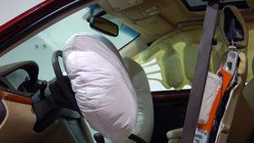 Airbagy zabily 16 lidí. Tvůrce Takata v USA zaplatí 25 miliard.