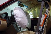 Jejich airbagy zabily nejméně 16 lidí. Firma Takata zaplatí v USA 25 miliard