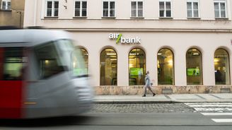 Windfall tax se může vztáhnout na více bank. Poslanci návrh vyladí těsně před hlasováním