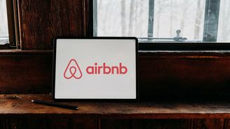 Ubytovatelé by měli zveřejňovat IČO, navrhuje Airbnb. Nic to neřeší, oponuje stát i Praha