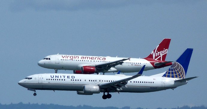 Airbus A320 (nahoře) a Boeing 737 jsou nejrozšířenější dopravní letadla dneška.